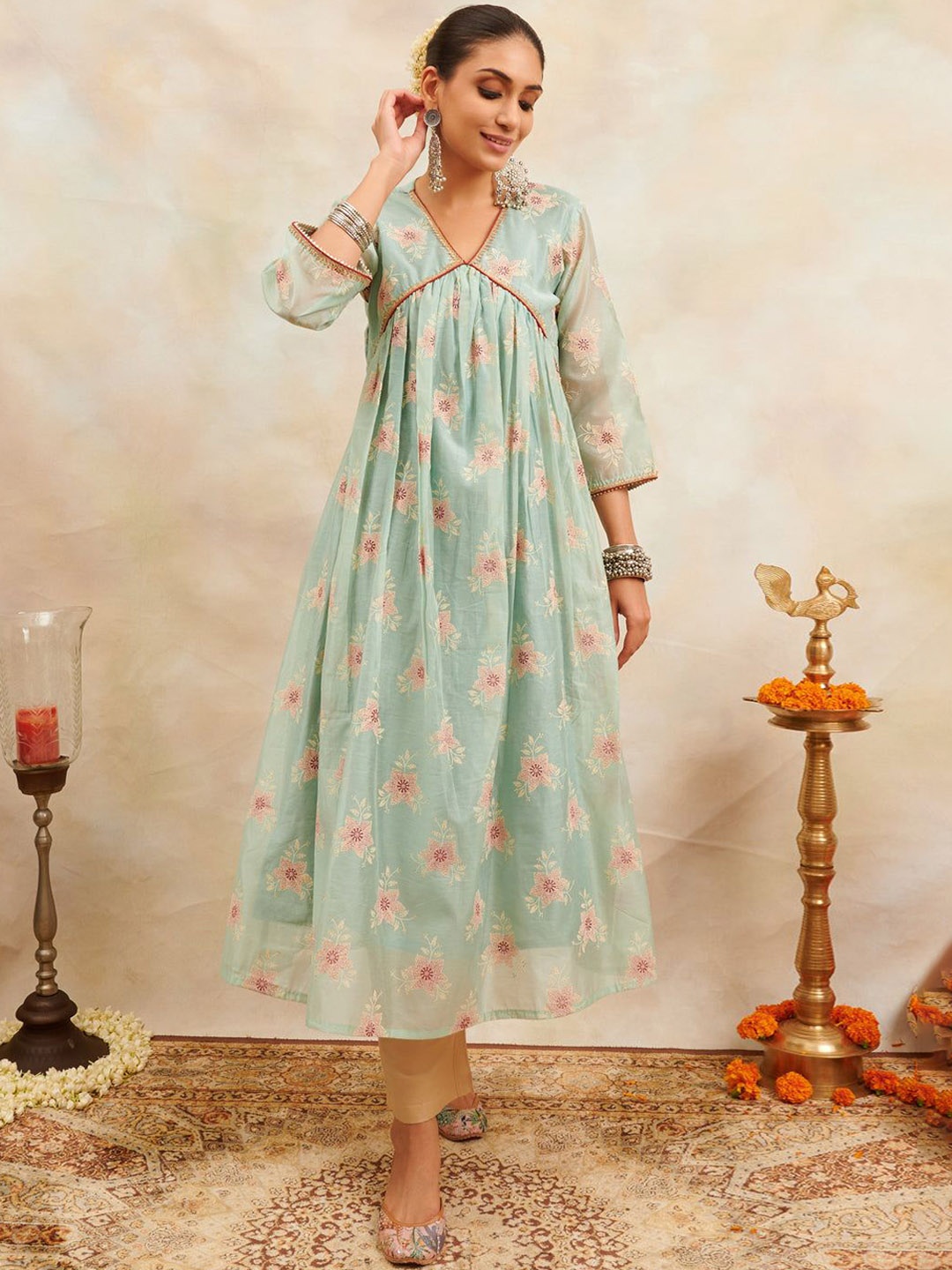 

Tahiliya Women Floral Printed Gotta Patti Anarkali Handloom Kurta, Blue