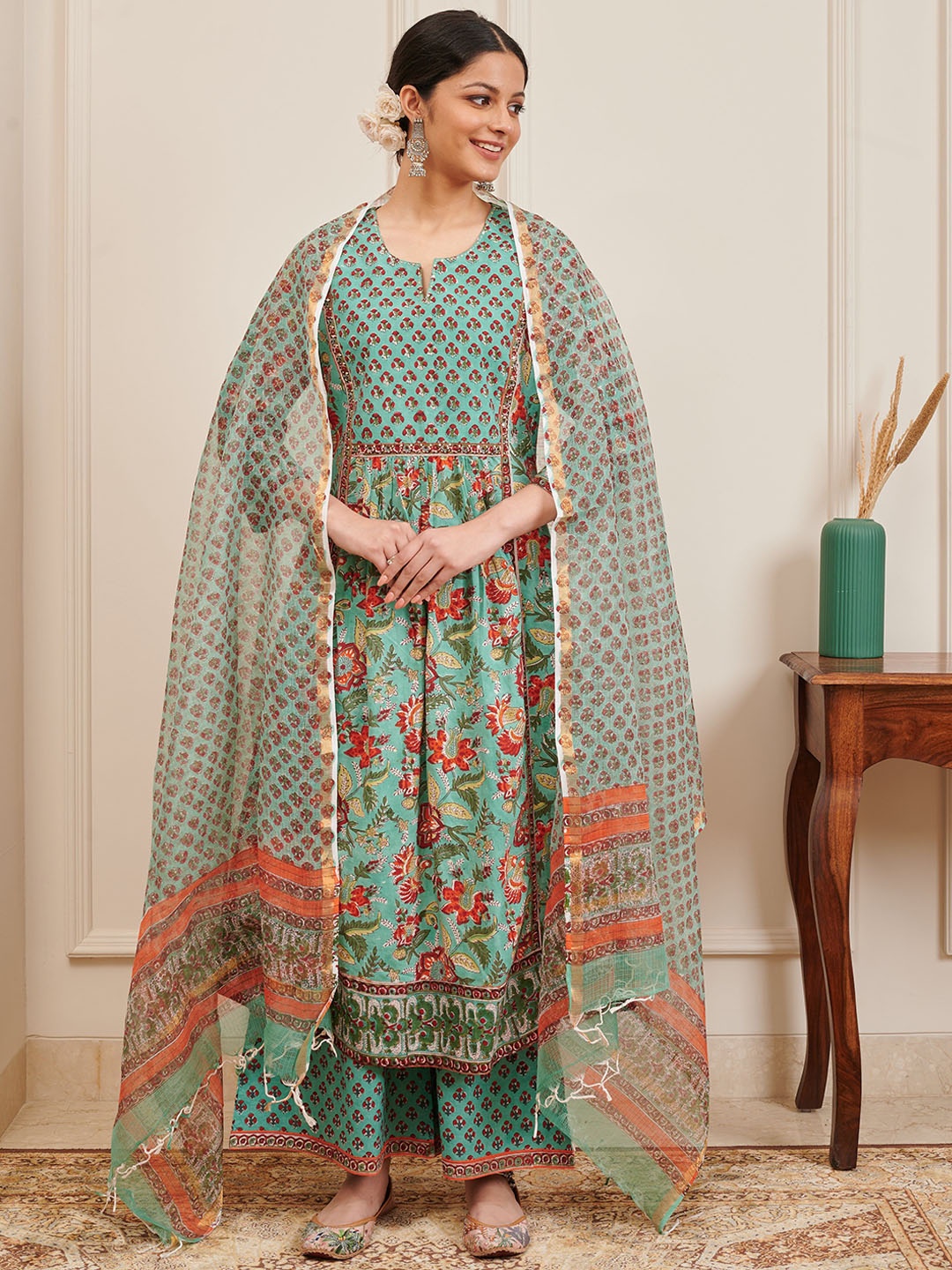 

Tahiliya Women Floral Printed Thread Work Handloom Anarkali Kurta, Green