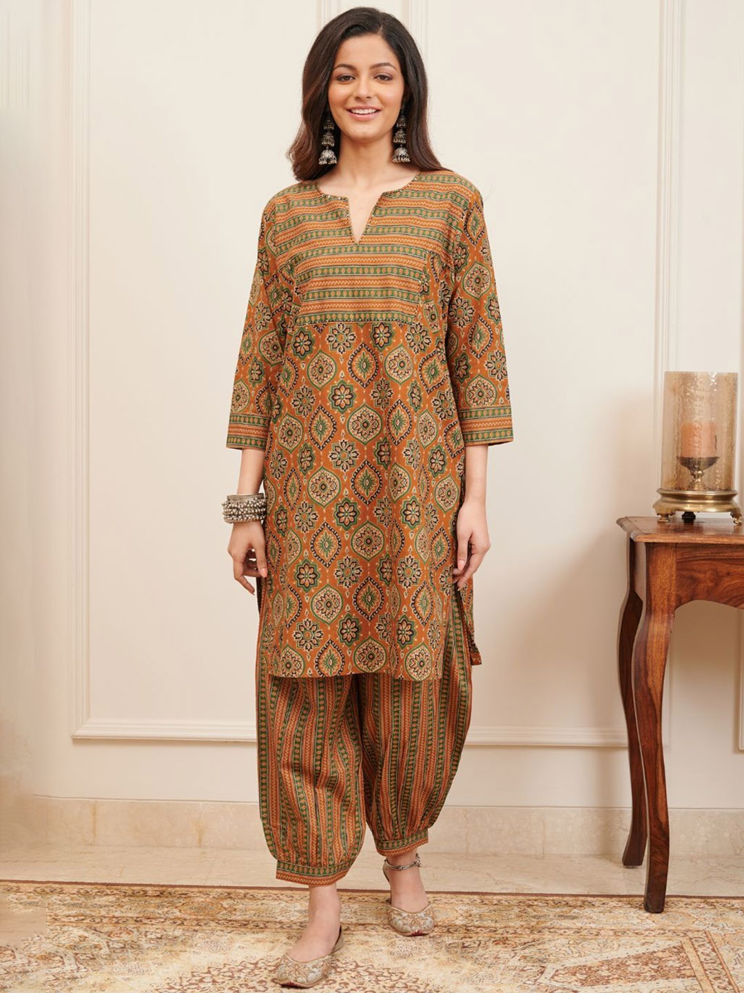

Tahiliya Women Ethnic Motifs Printed Handloom Kurta, Mustard