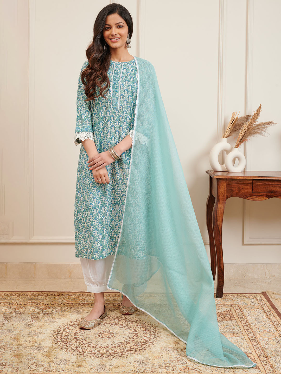 

Tahiliya Women Ethnic Motifs Printed Gotta Patti Handloom Kurta, Sea green
