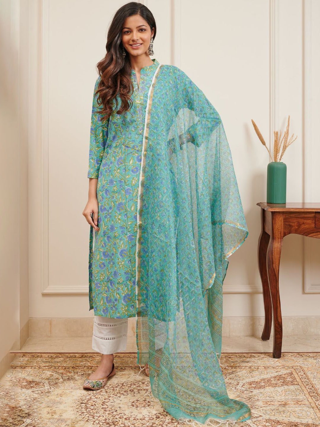 

Tahiliya Women Floral Handloom Kurta, Blue