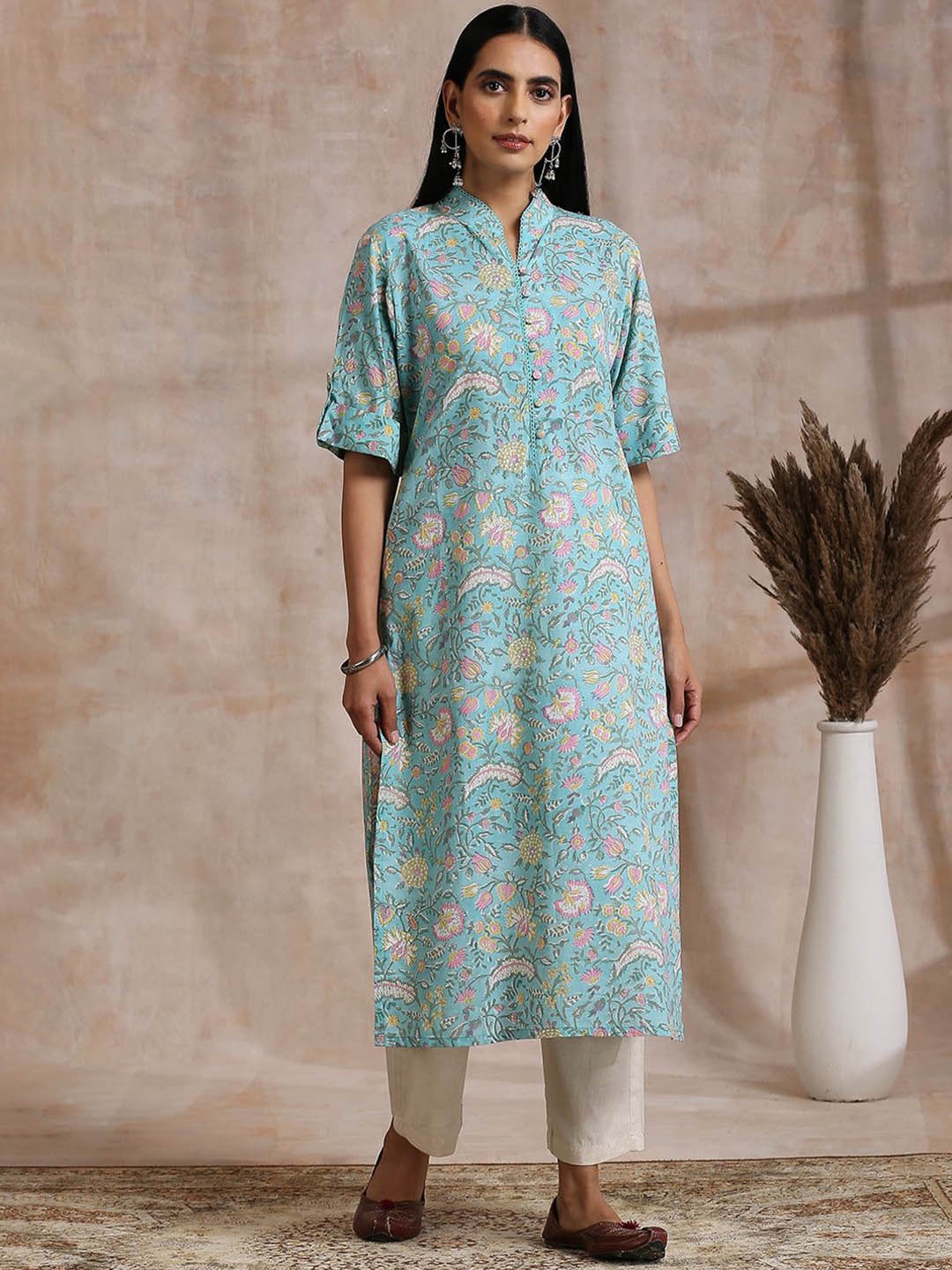 

Tahiliya Women Floral Printed Roll-Up Sleeves Handloom A-Line Kurta, Blue