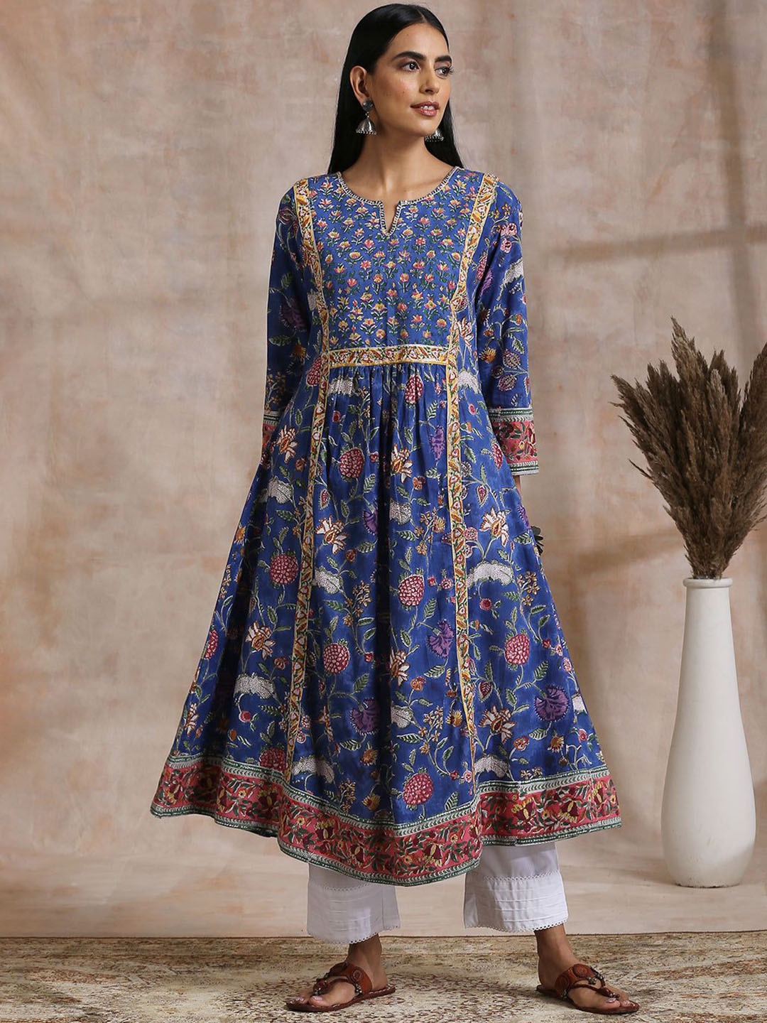 

Tahiliya WomenFloral Block Printed Handloom Anarkali Kurta, Blue