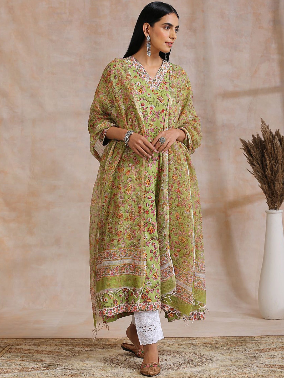 

Tahiliya Women Floral Printed Flared Sleeves Handloom Anarkali Kurta, Green