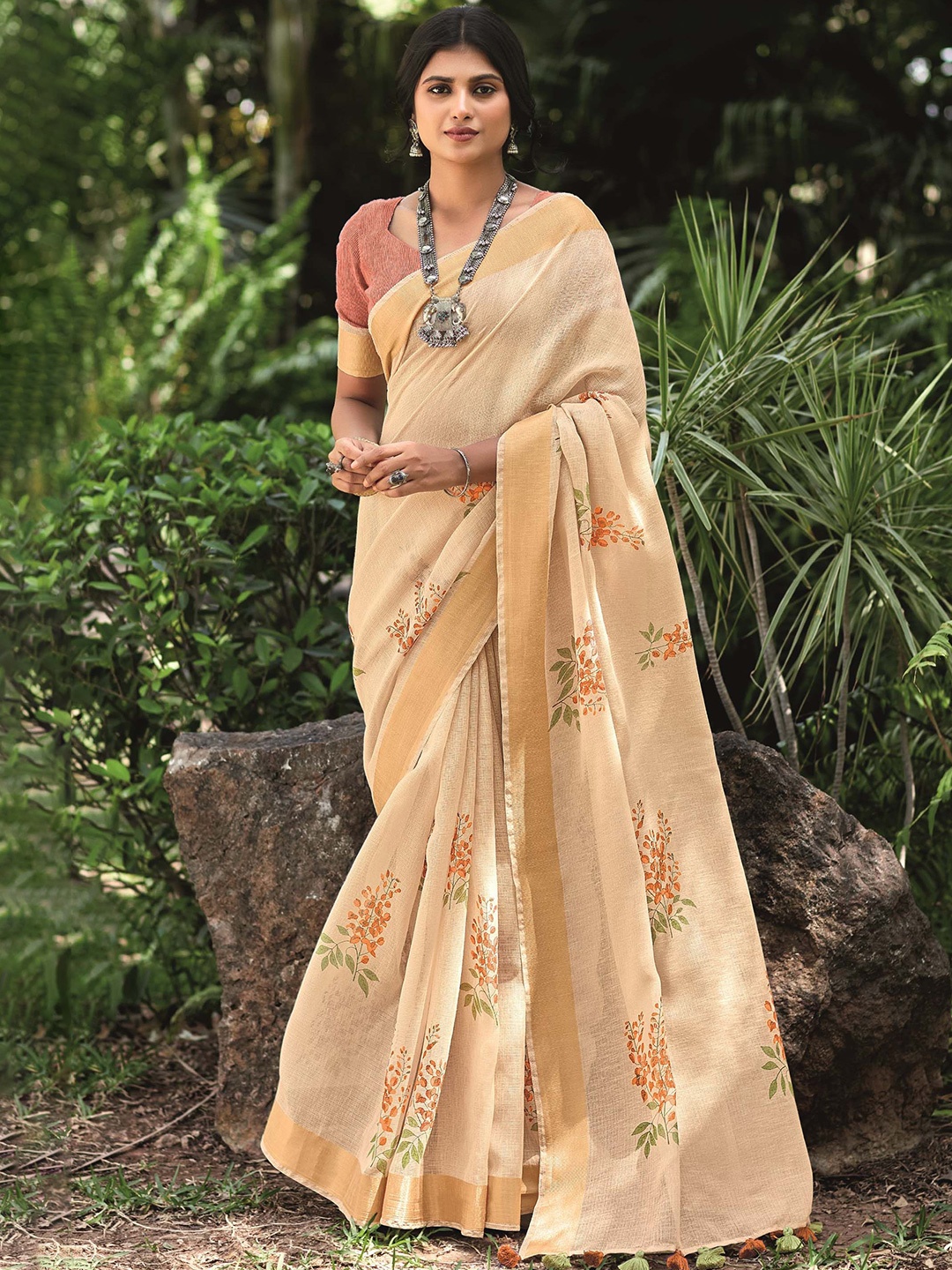 

Mitera Floral Zari Saree With Blouse Piece, Orange