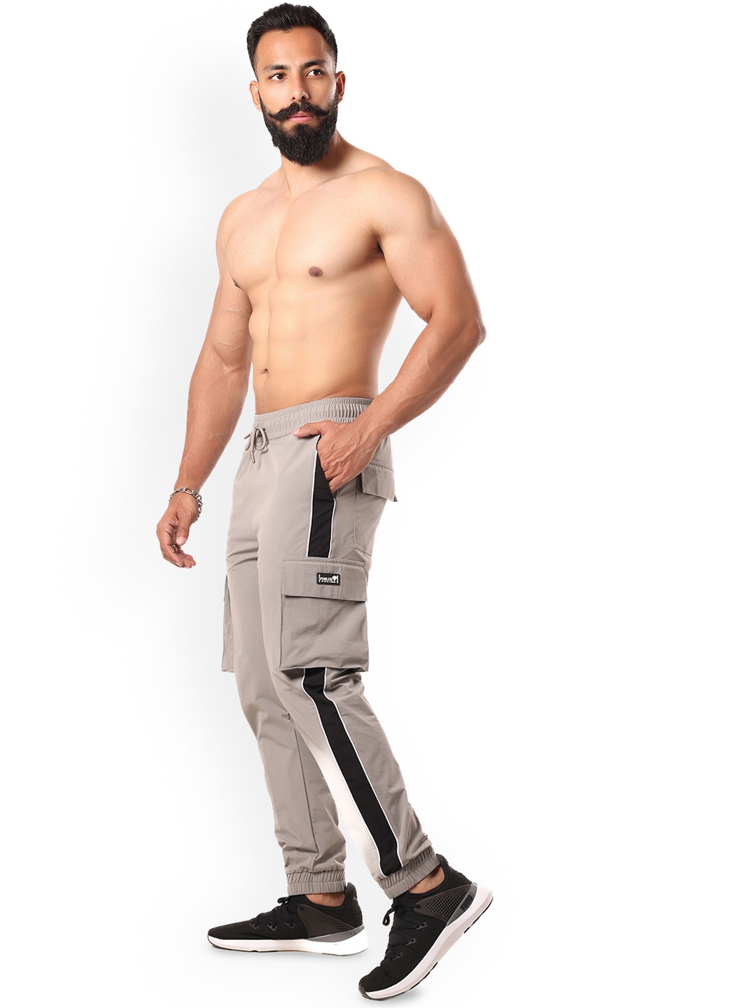 

House of Heroes Men Slim Fit Cargos Joggers, Grey