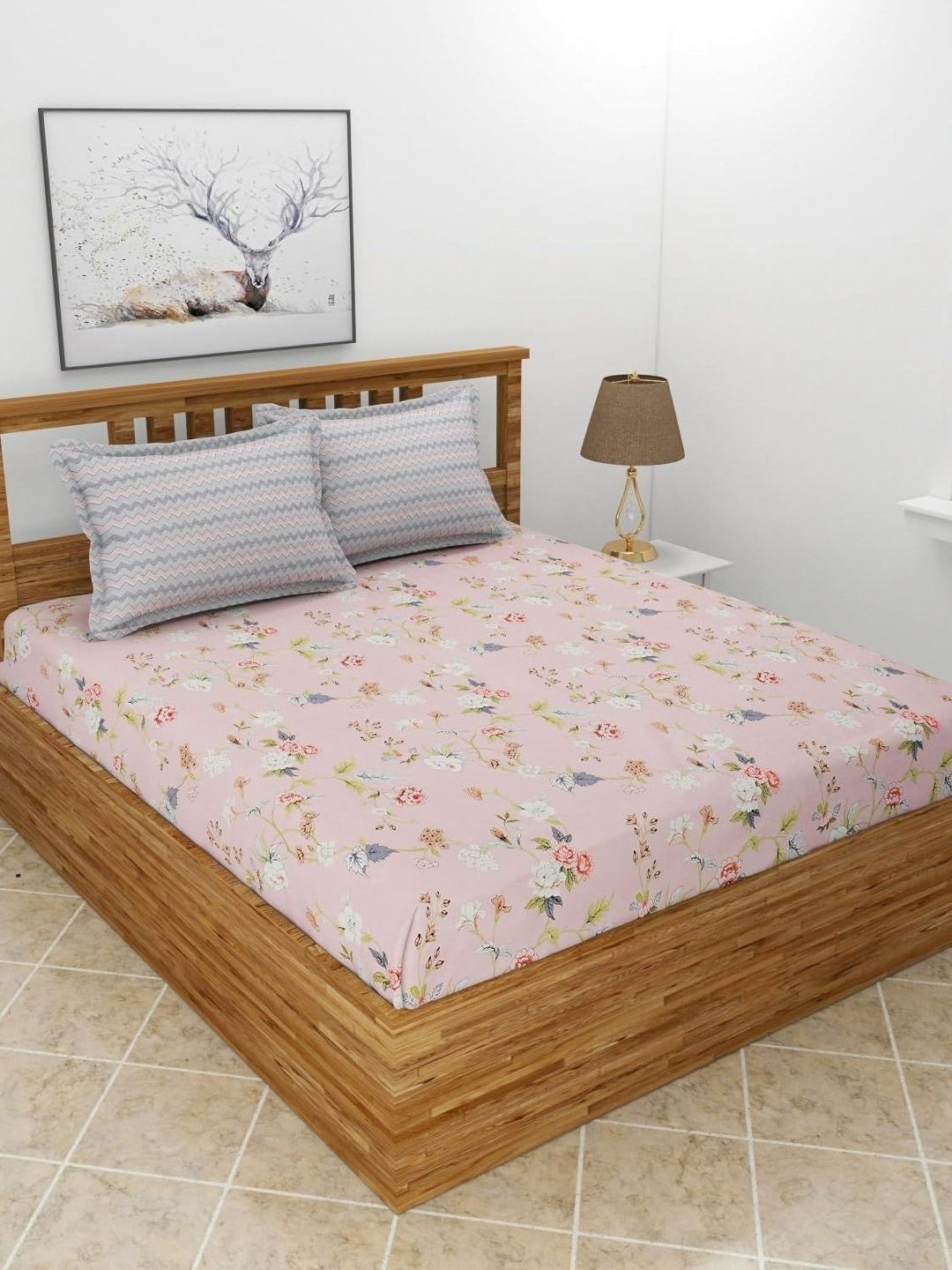 

UrbanArts Peach-Coloured & Green Floral King Bedsheet with 2 Pillow Covers