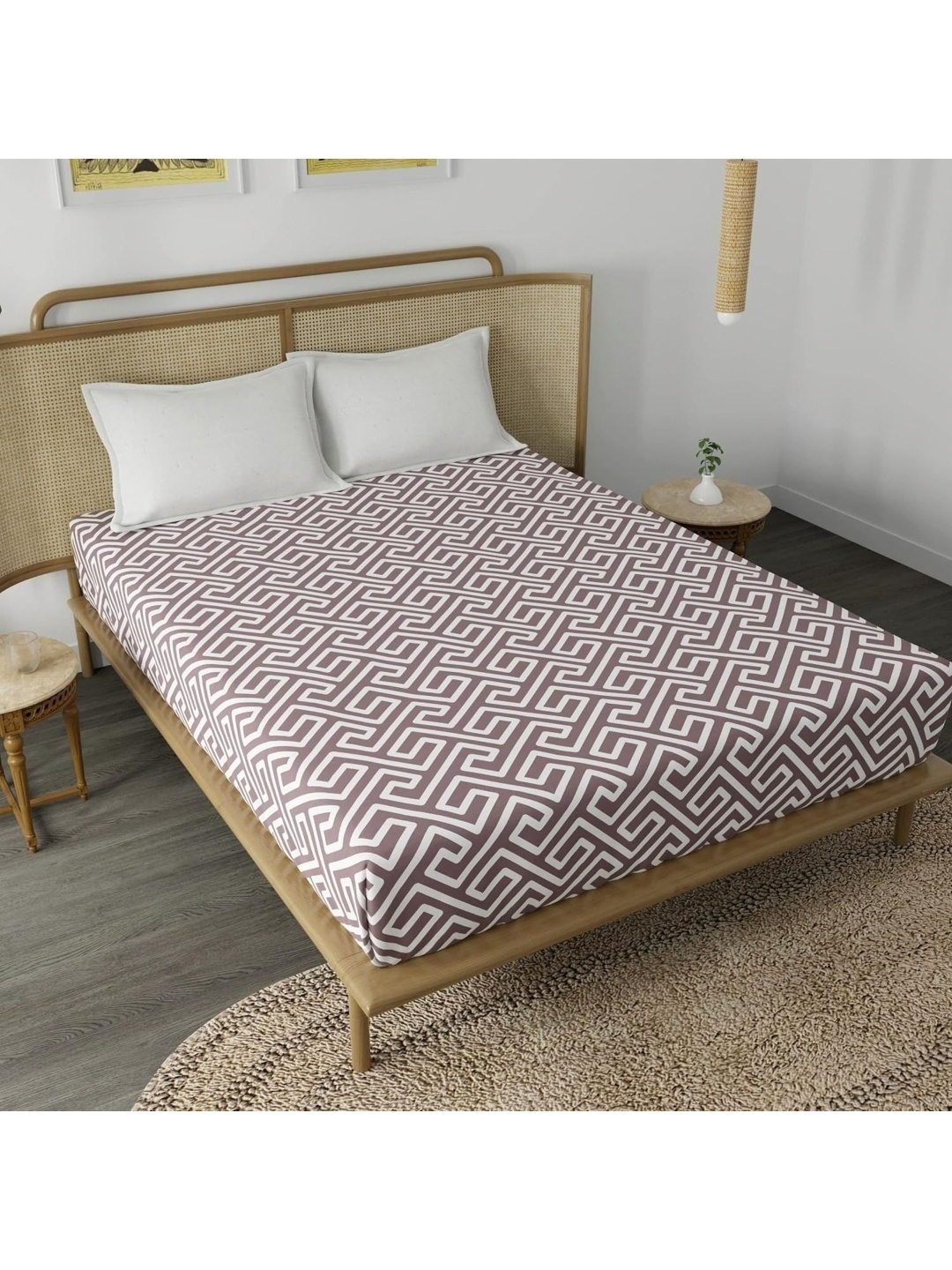 

UrbanArts Mauve & White King Bedsheet with 2 Pillow Covers