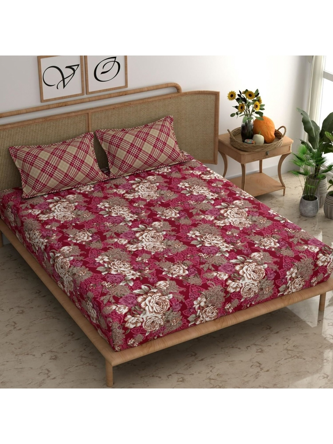 

UrbanArts Burgundy & White Floral King Bedsheet with 2 Pillow Covers