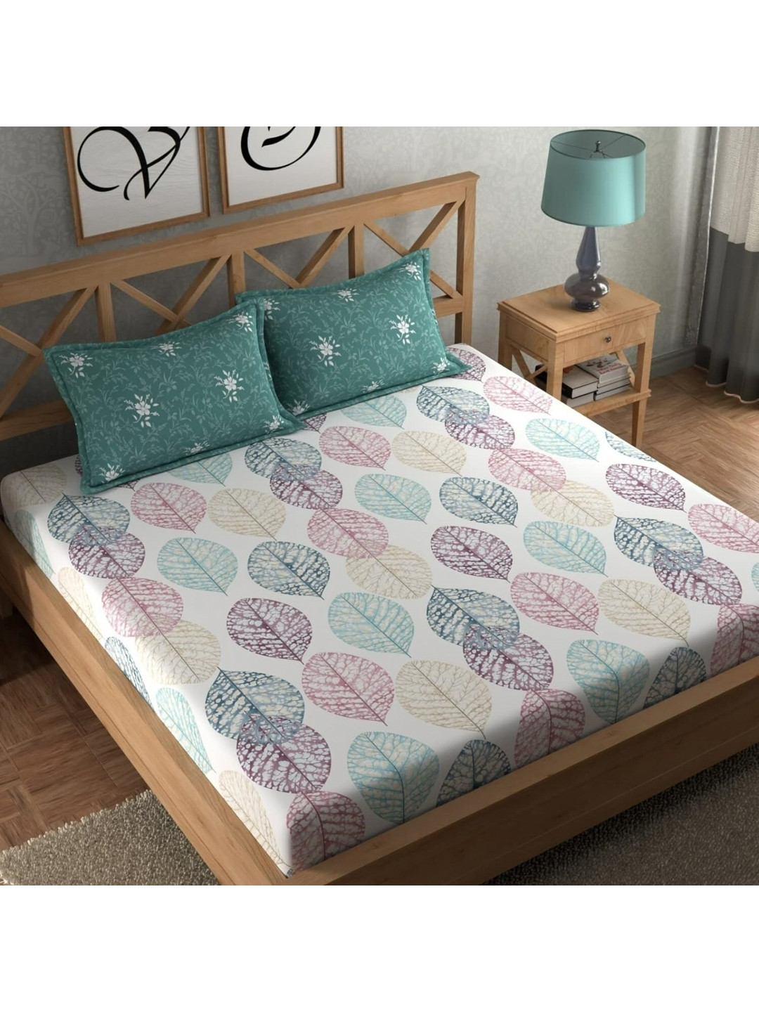 

UrbanArts Green & White Floral King Bedsheet with 2 Pillow Covers
