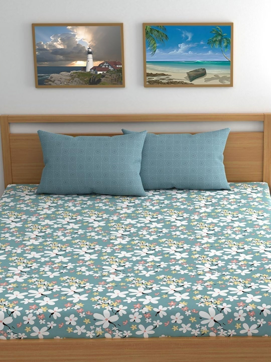 UrbanArts Sea Green & White Floral King Bedsheet with 2 Pillow Covers