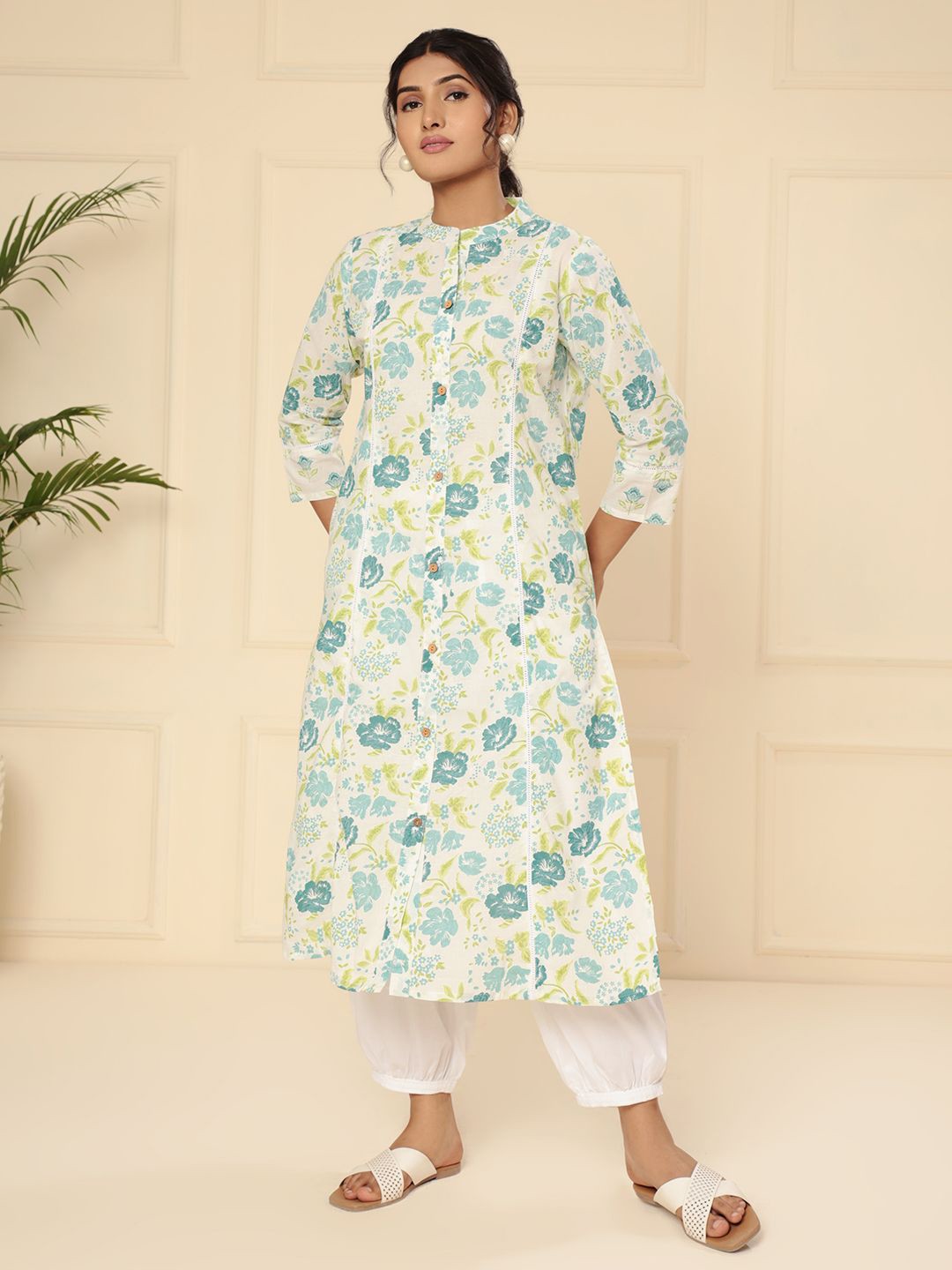 

ARAVALII Floral Printed A-Line Kurta, White