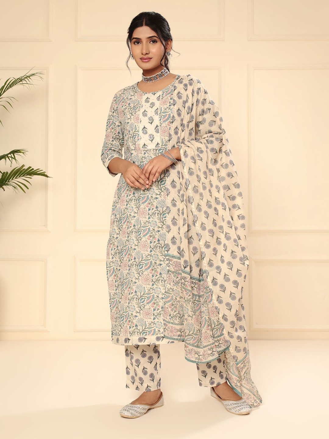 

ARAVALII Floral Printed Kurta With Trouser & Dupatta, Cream