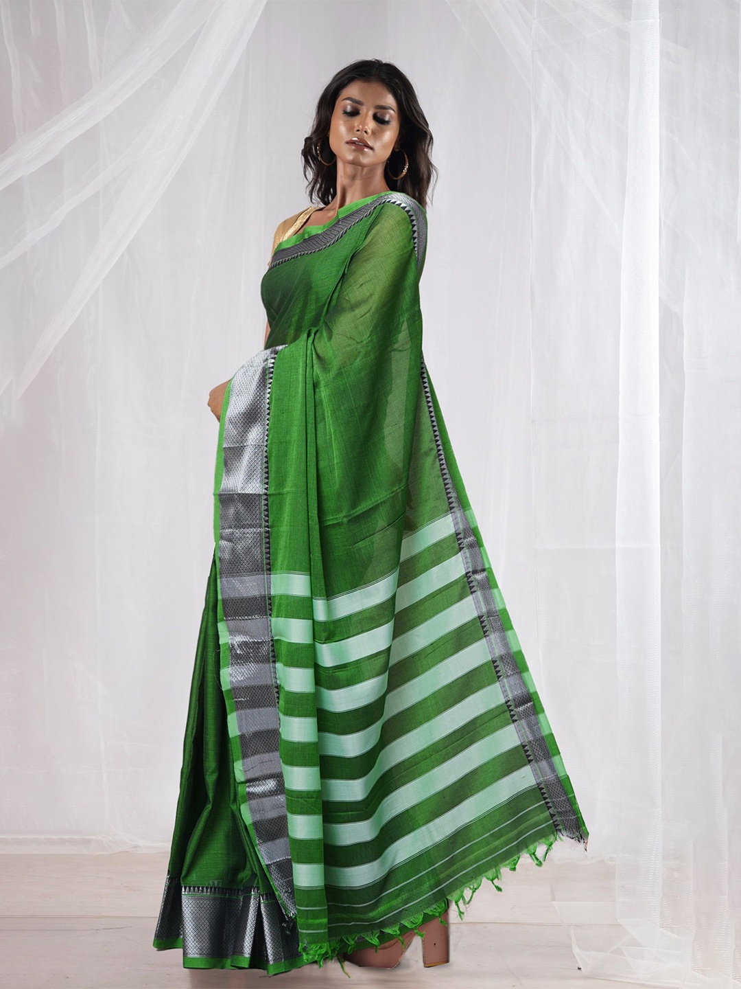 

Unnati Silks Pure Cotton Handloom Narayan Peth Saree, Green