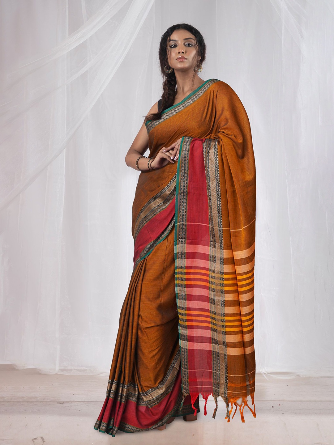 

Unnati Silks Zari Pure Cotton Handloom Narayan Peth Saree, Mustard