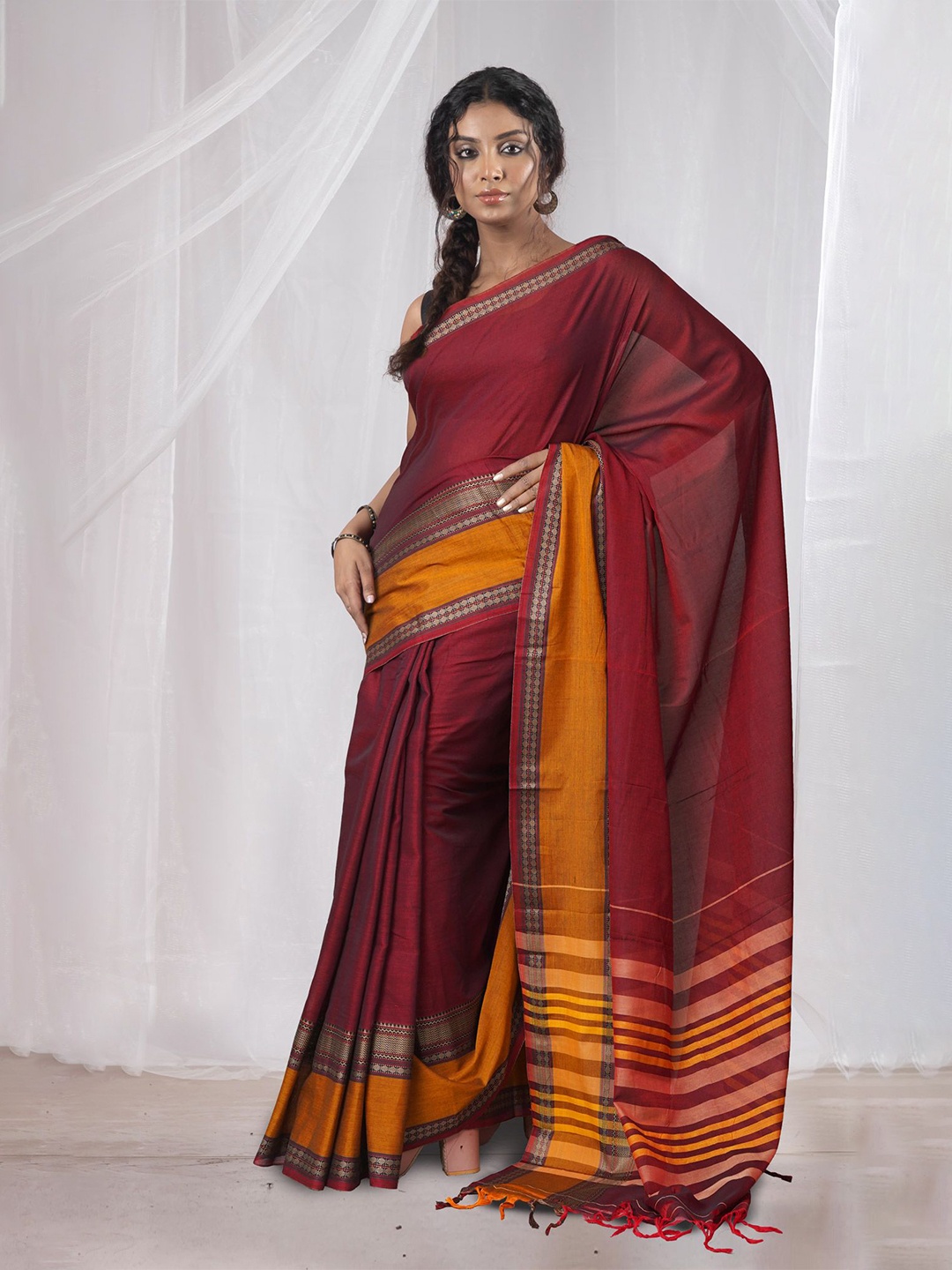 

Unnati Silks Zari Pure Cotton Handloom Narayan Peth Saree, Maroon