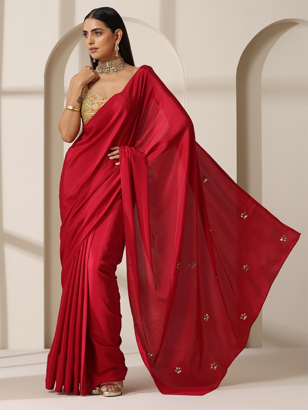 

Swtantra Crepe Saree With Unstitched Blouse, Red