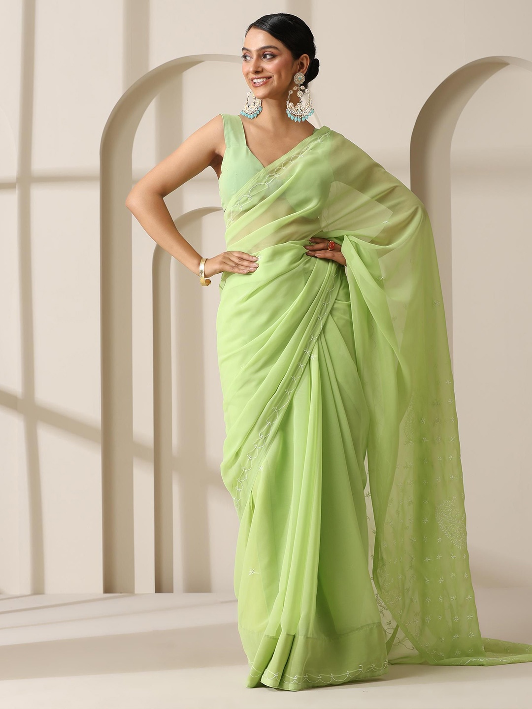 

Swtantra Woven Design Embroidered Saree, Green