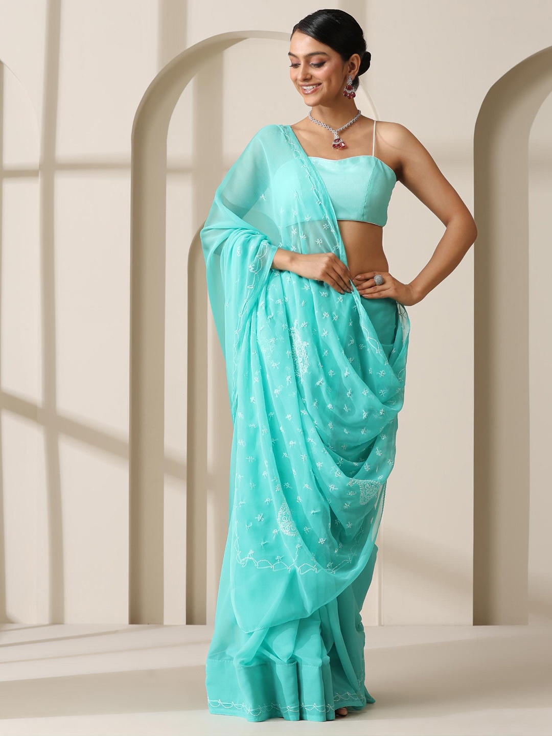 

Swtantra Floral Embroidered Saree, Blue