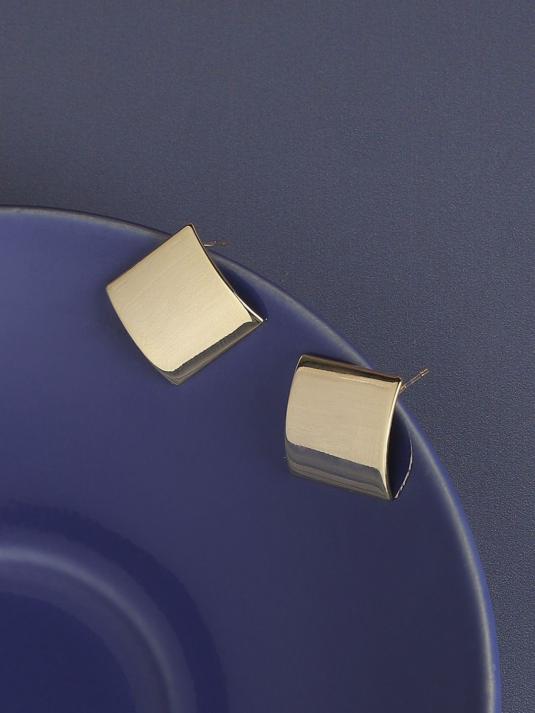 

SOHI Gold-Plated Contemporary Stud Earrings