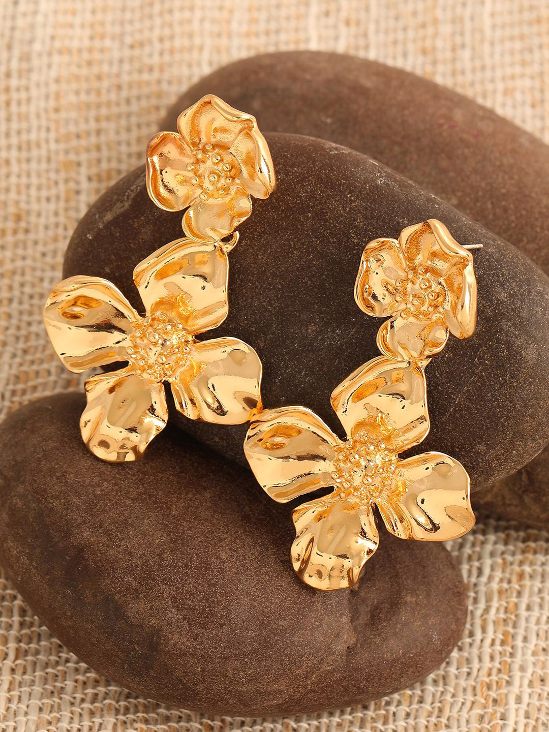 

SOHI Gold-Plated Contemporary Drop Earrings