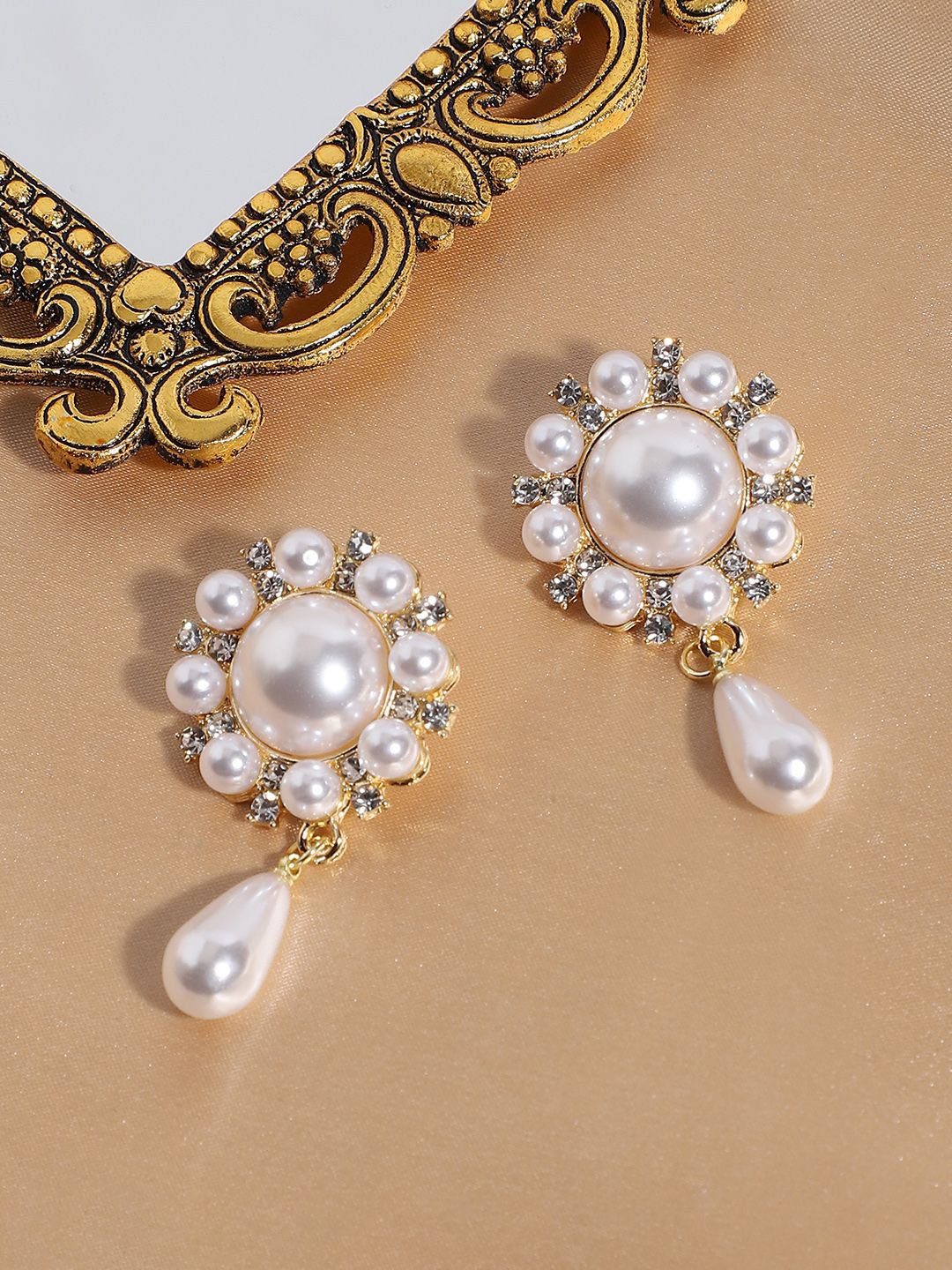 

SOHI Silver-Plated Pearls Beaded Drop Earrings