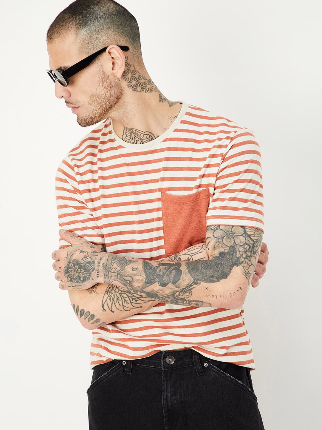 

max Men Striped V-Neck Pockets T-shirt, Red