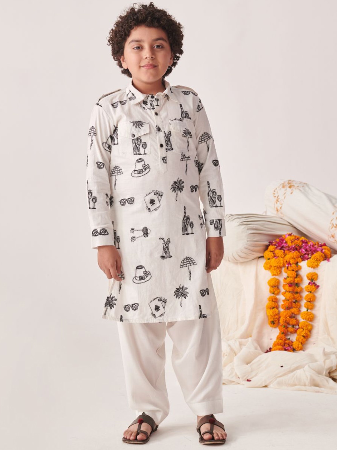 

pspeaches Boys Animal Printed Regular Kurta with Pyjamas, White