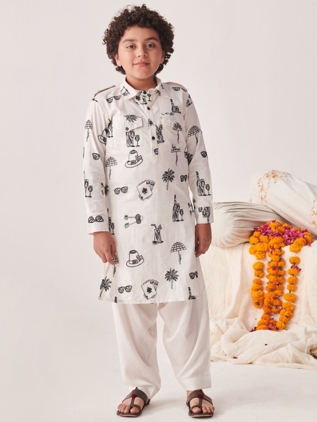 

pspeaches Boys Ethnic Motifs Printed Regular Kurta with Pyjamas, White