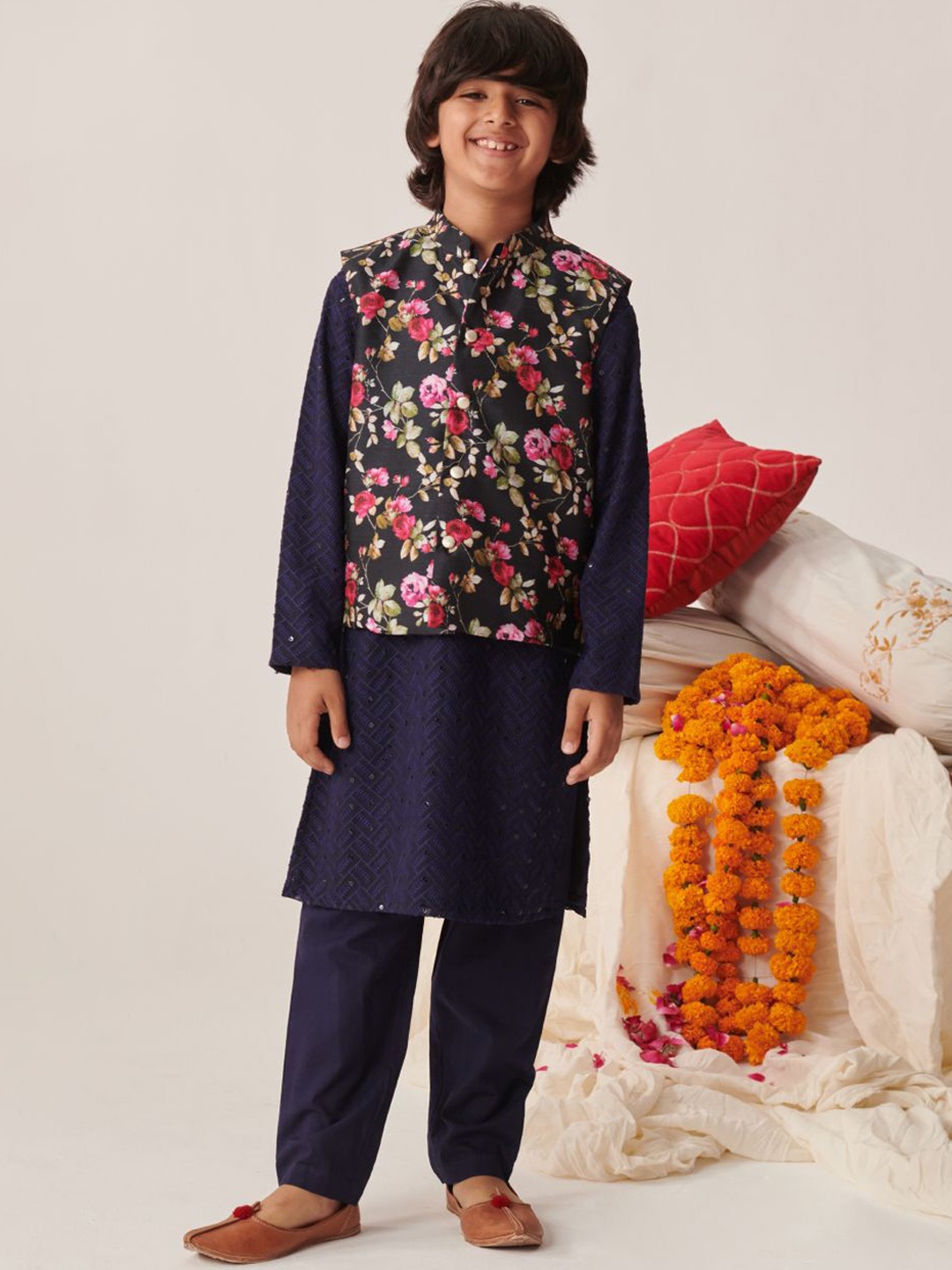 

pspeaches Boys Floral Embroidered Regular Sequinned Kurta with Pyjamas, Navy blue