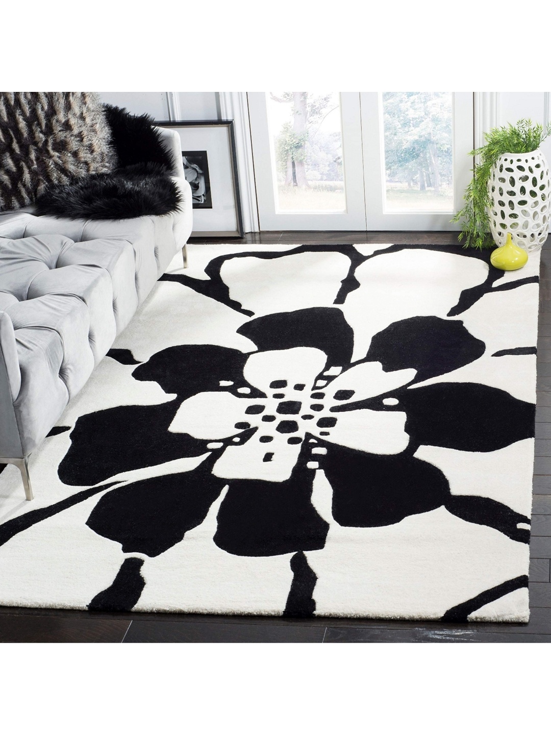 

IMRA CARPET Black Floral Woollen Carpet