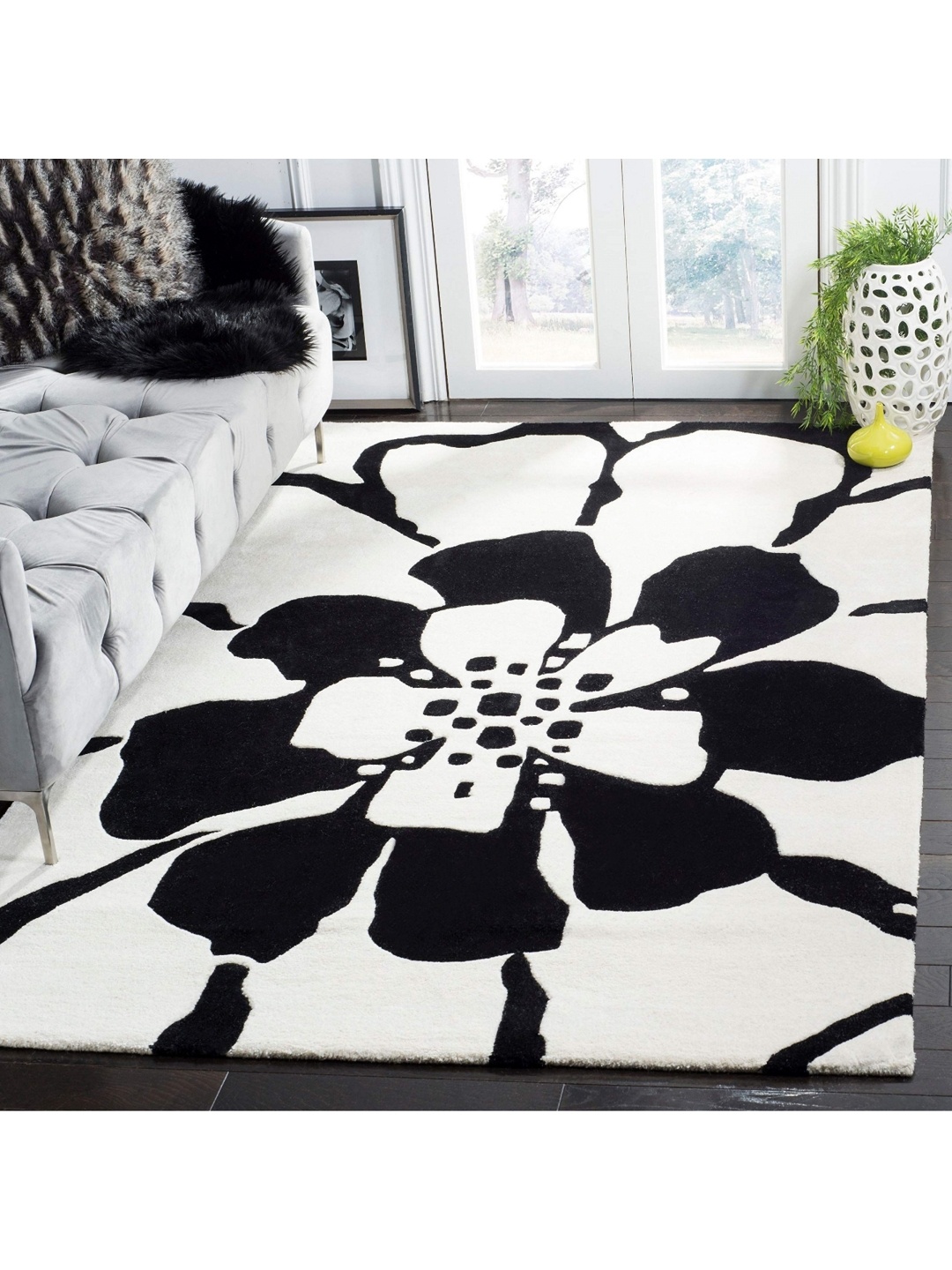 

IMRA CARPET Black Floral Handmade Woollen Carpet