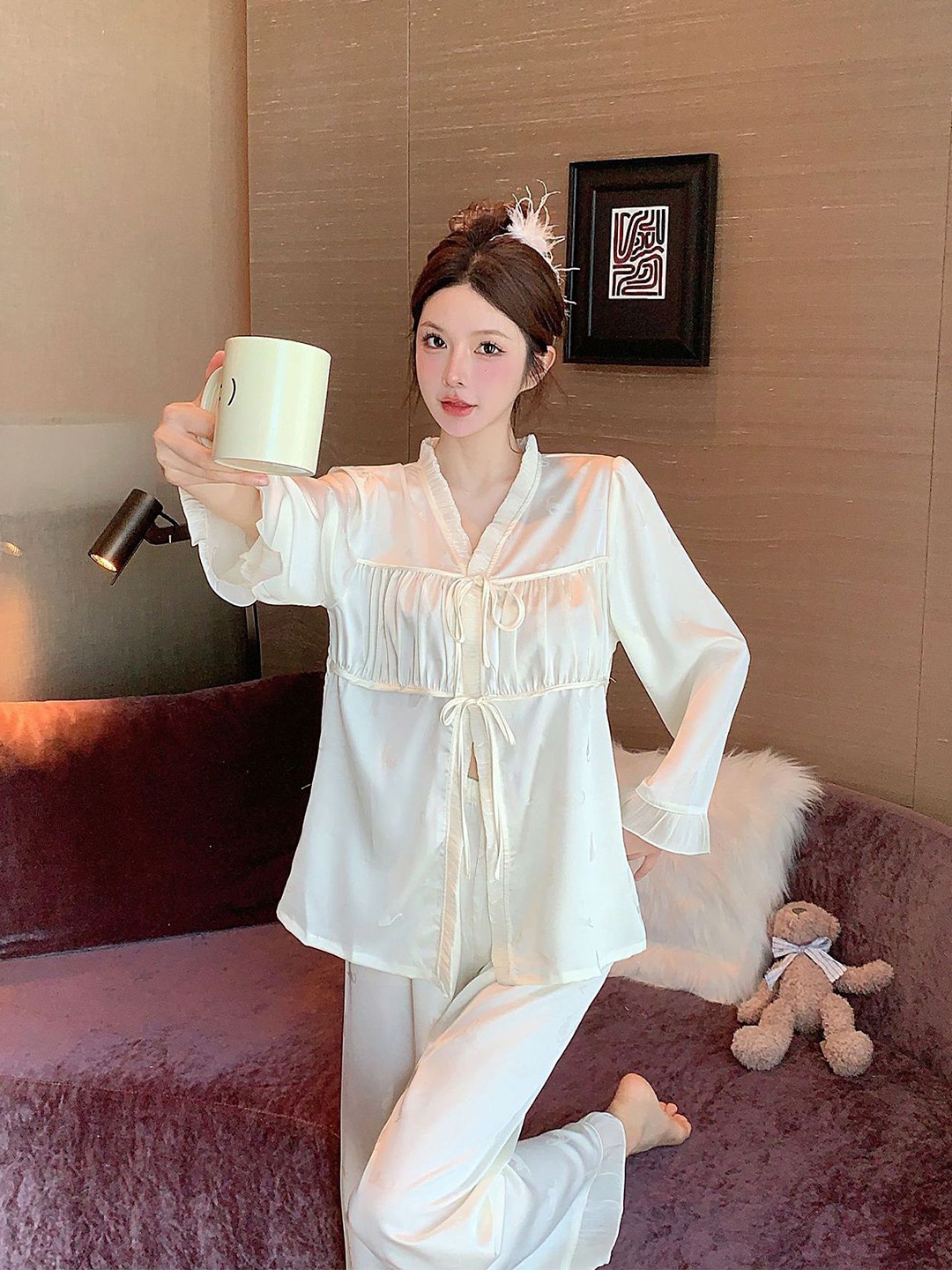 

LULU & SKY Long Sleeved Nightsuit, White