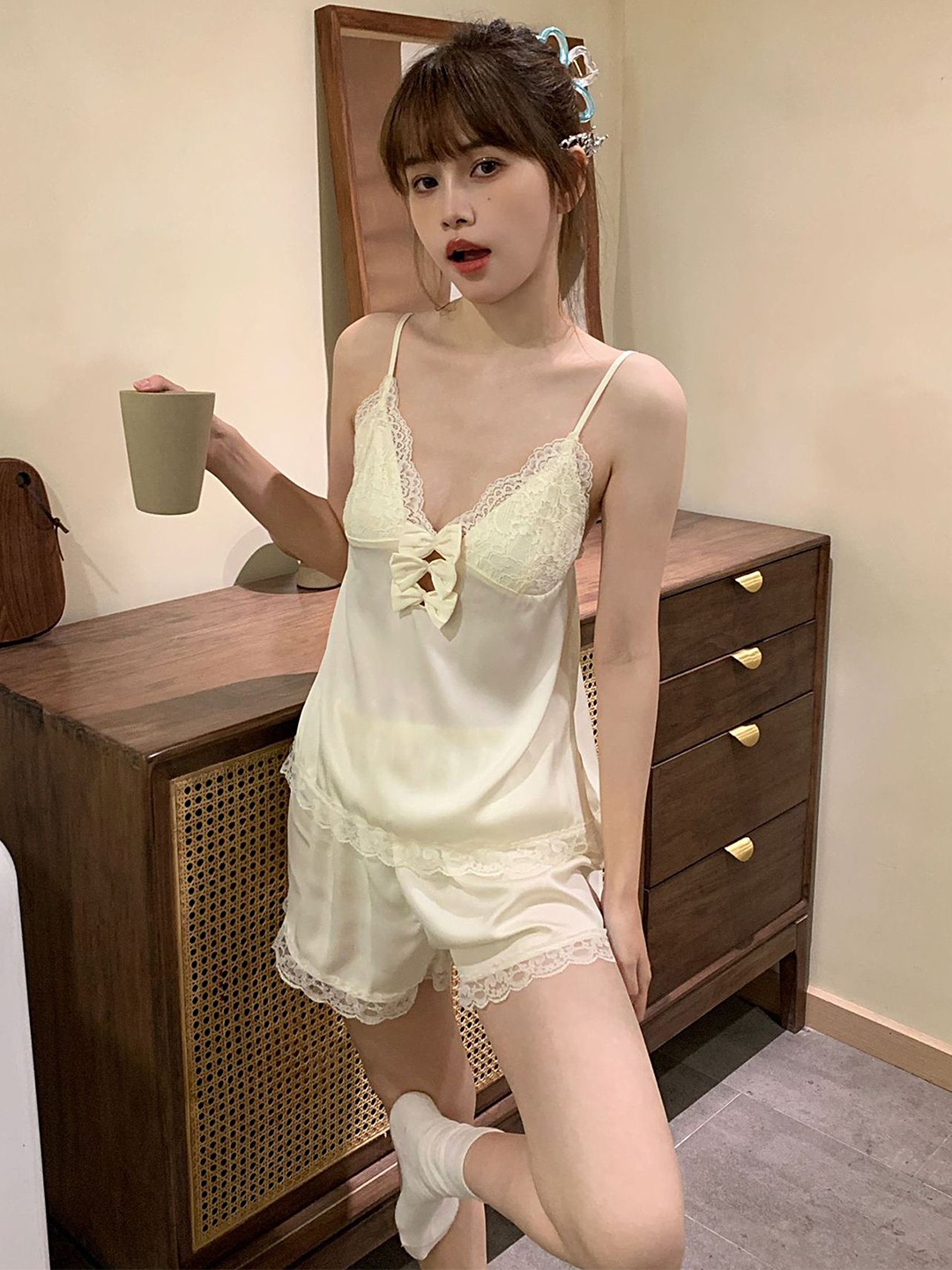 

LULU & SKY Top & Shorts Night Suit, Off white