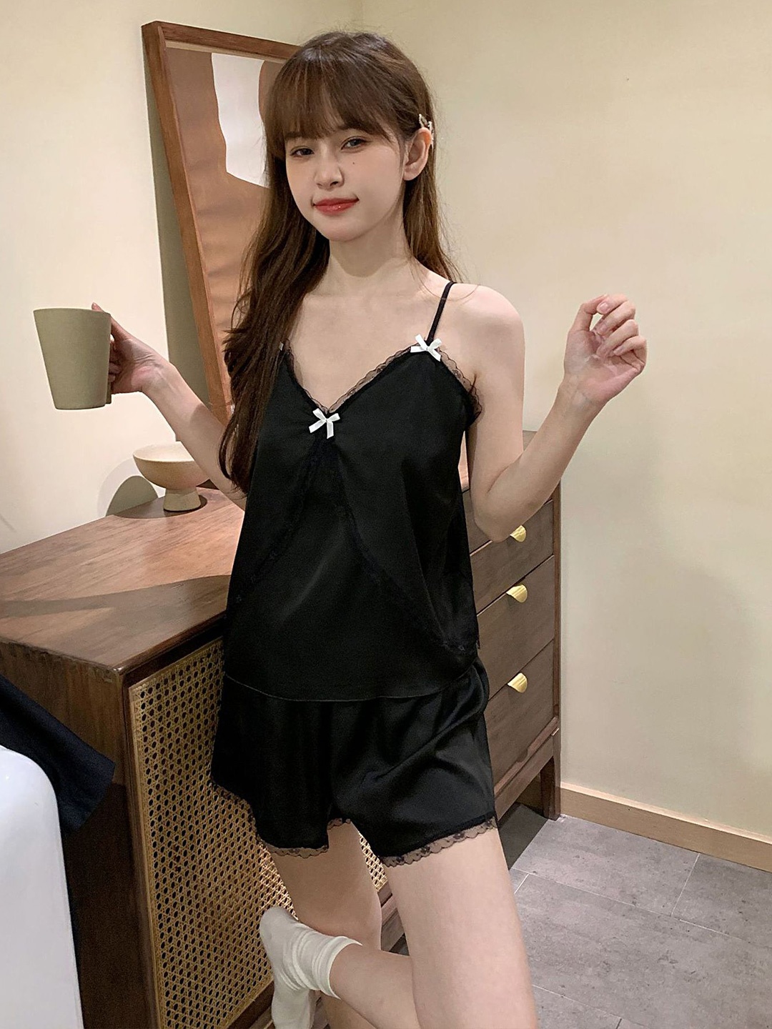 

LULU & SKY Top & Shorts Night Suit, Black