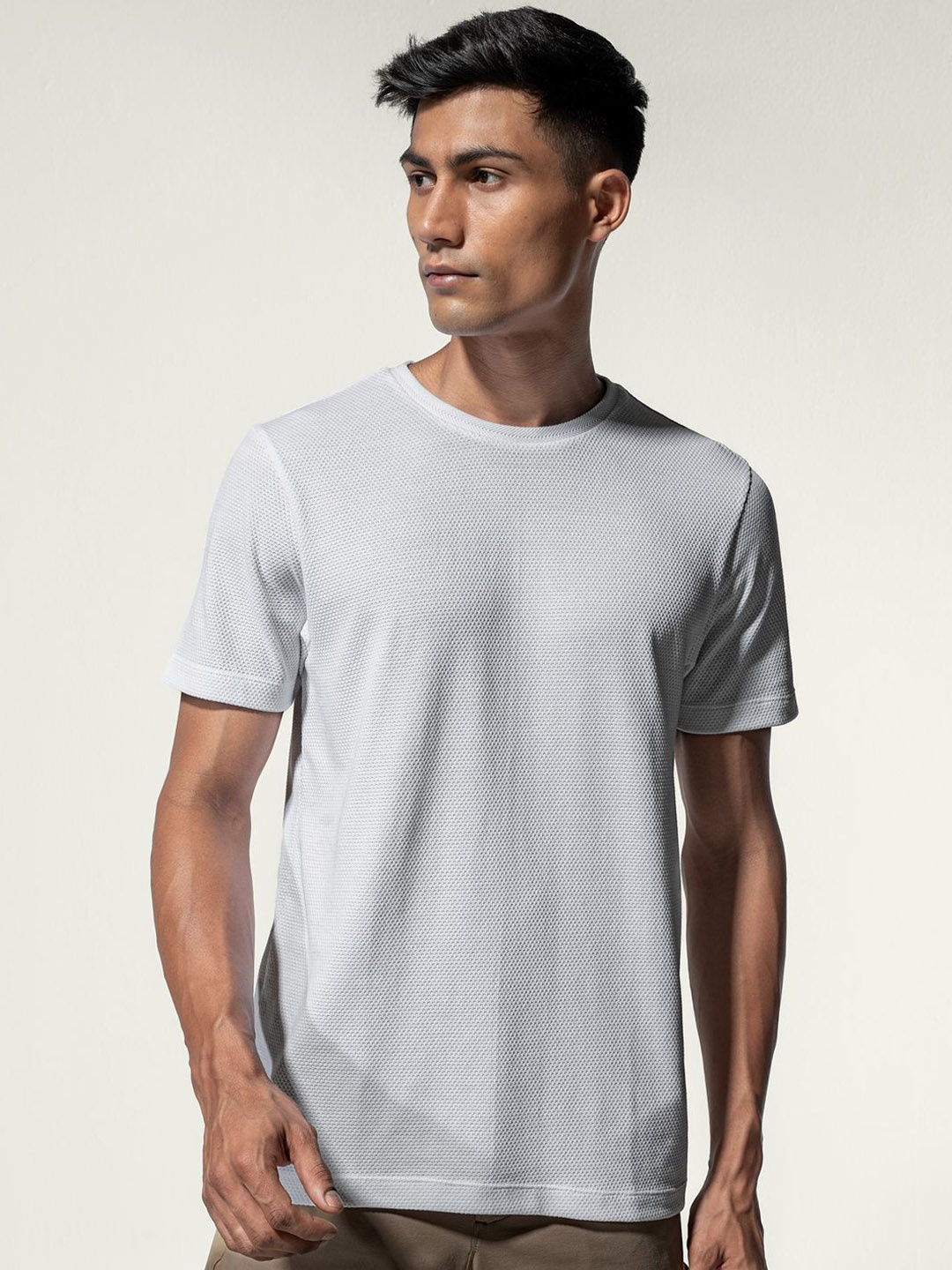 DAMENSCH Men Popcorn Solid Round Neck T-Shirt, White