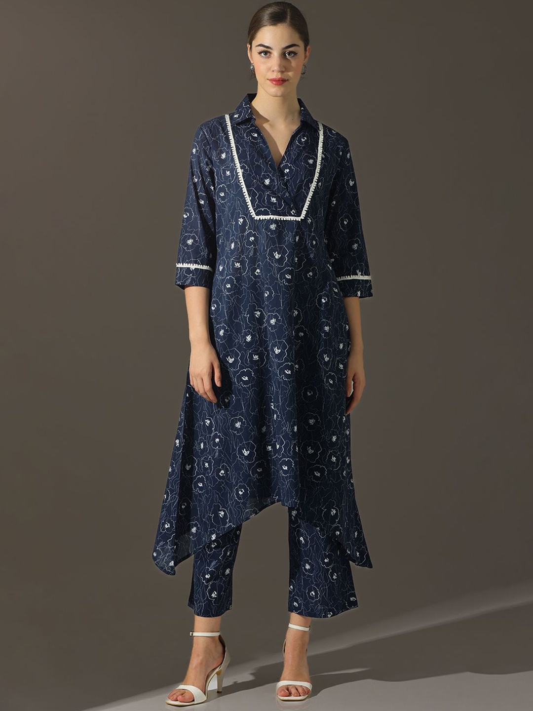 

Dora Dori Relaxed Fit Floral Print Pure Cotton V-neck A-Line Thread Work Kurta & Trouser, Navy blue