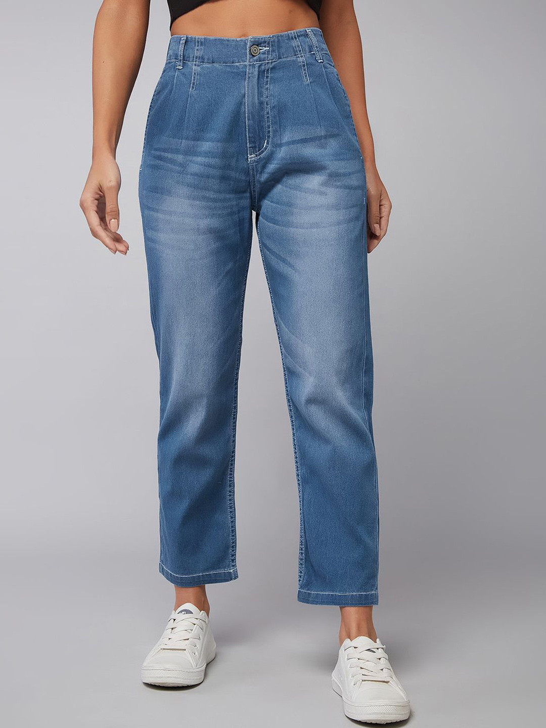 

The Roadster Lifestyle Co Light Fade Straight Fit Stretchable Jeans, Blue