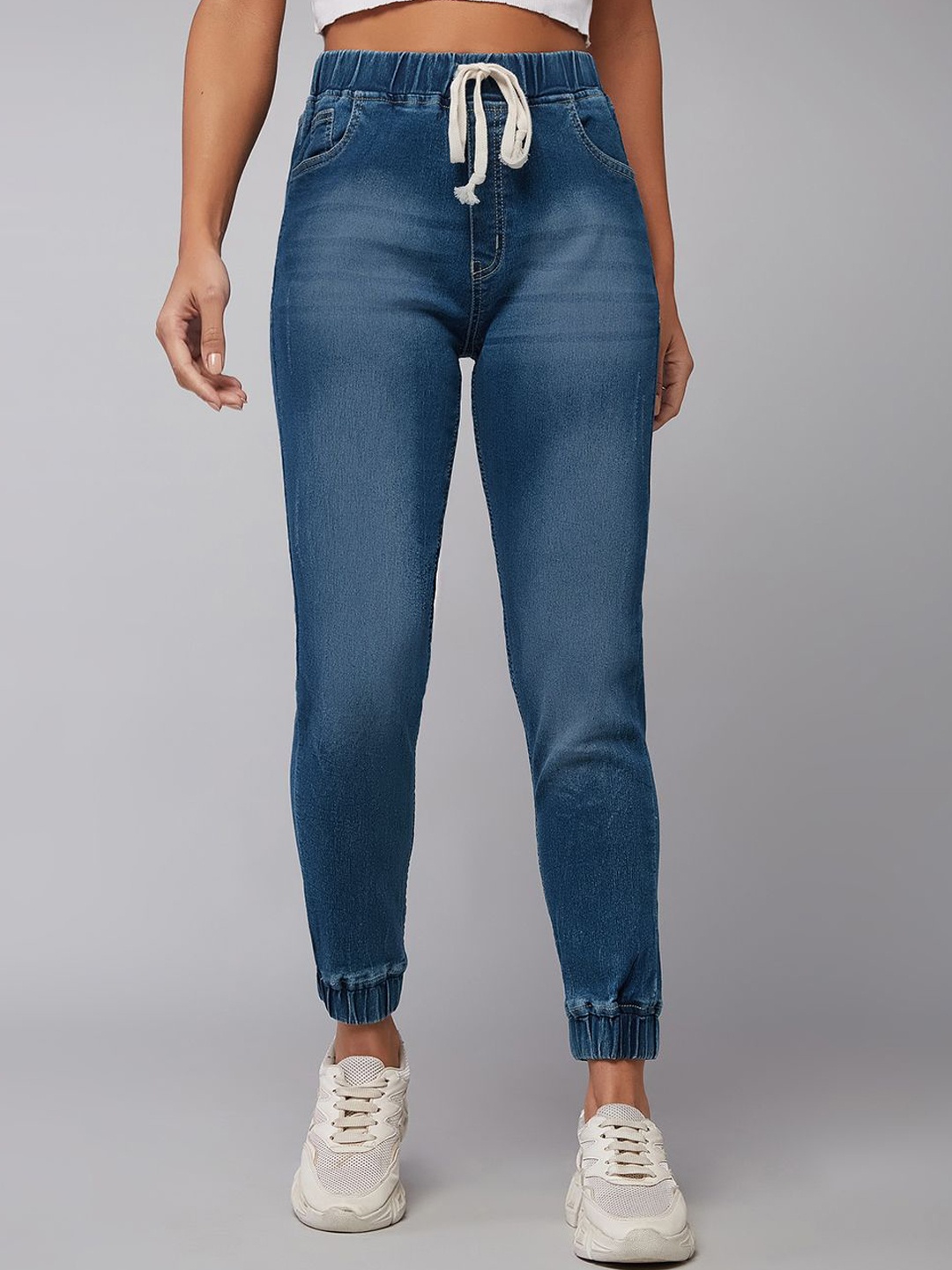 

The Roadster Lifestyle Co Under The Boardwalk Light Fade Relaxed Fit Stretchable Jeans, Navy blue