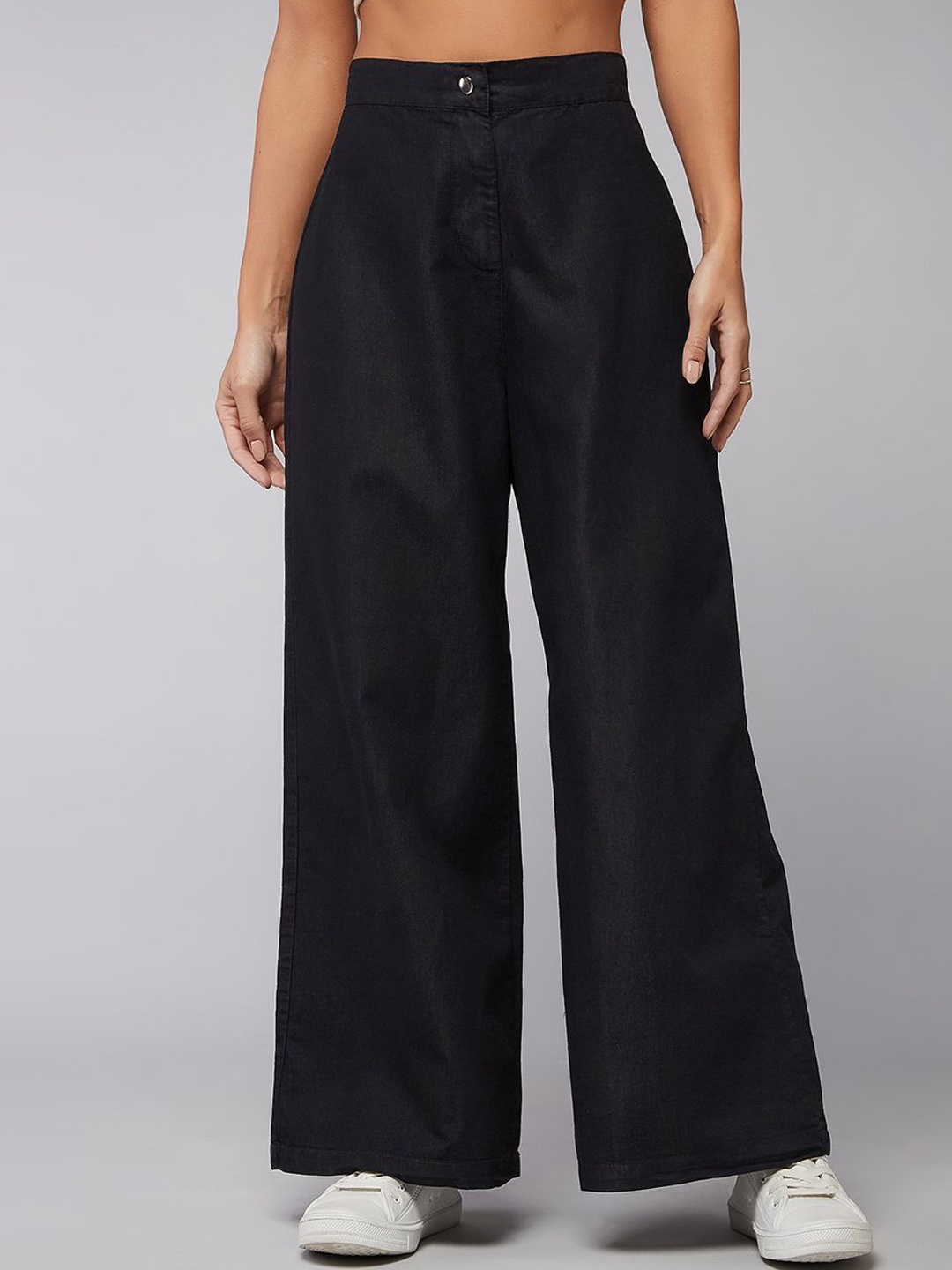 

The Roadster Lifestyle Co Relaxed Fit Flared Jeans, Black