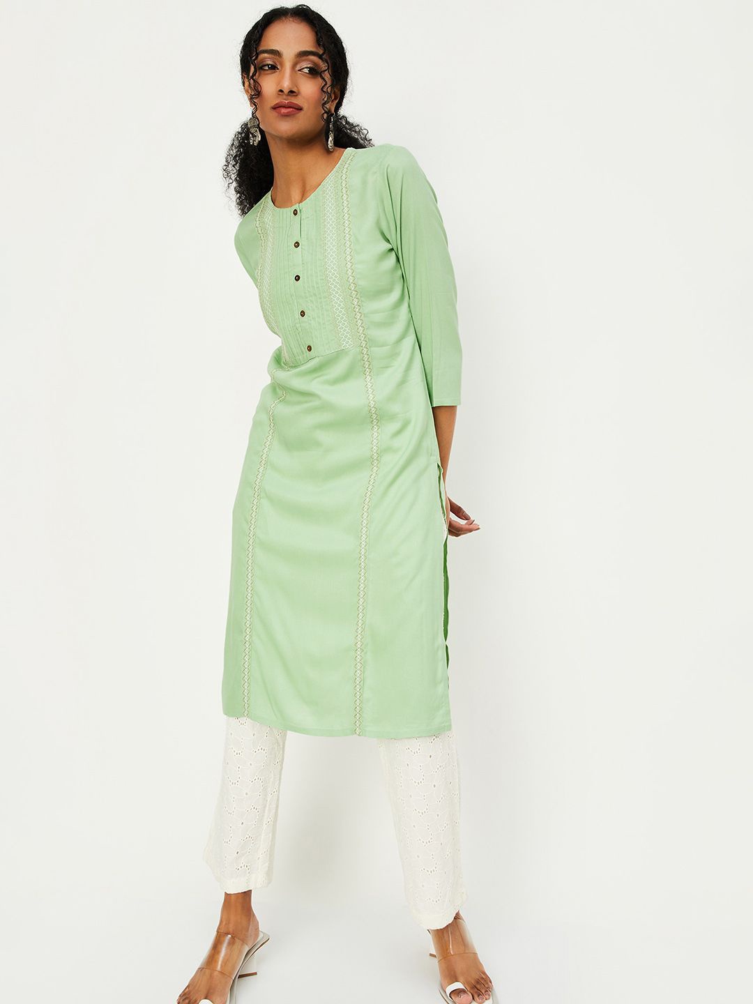 

max Women Solid Embroidered Thread Work Kurta, Green