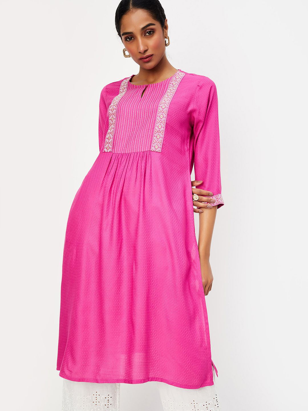 

max WomenThread Work Knee length with flared hem Woven Design Kurta, Pink