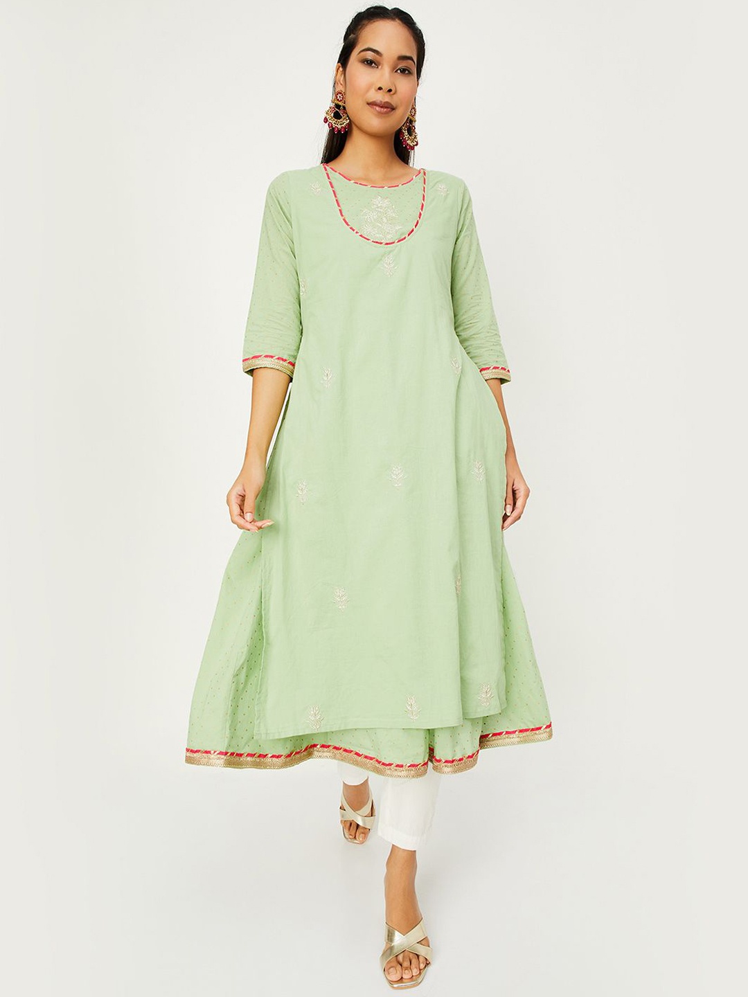 

max Women Embroidered Thread Work Kurta, Green
