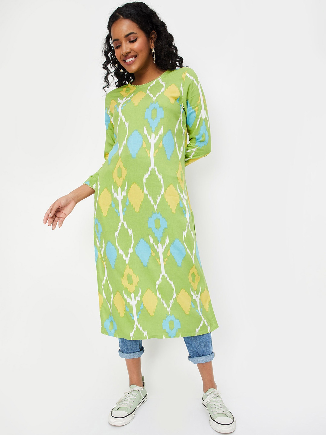 

max Abstract Printed Round Neck Gotta Patti Straight Kurta, Green