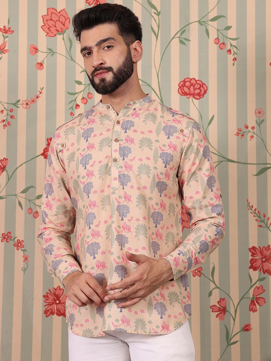 

Ode by House of Pataudi Men Floral Embroidered Thread Work Kurta, Yellow