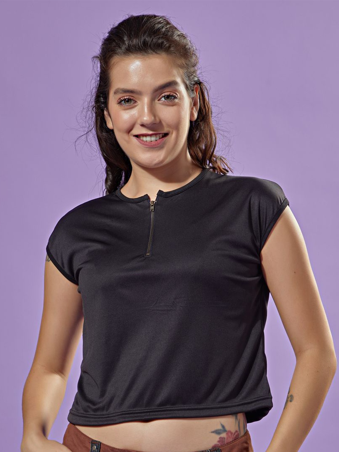 

STHULAS Women Solid Crop T-shirt, Black