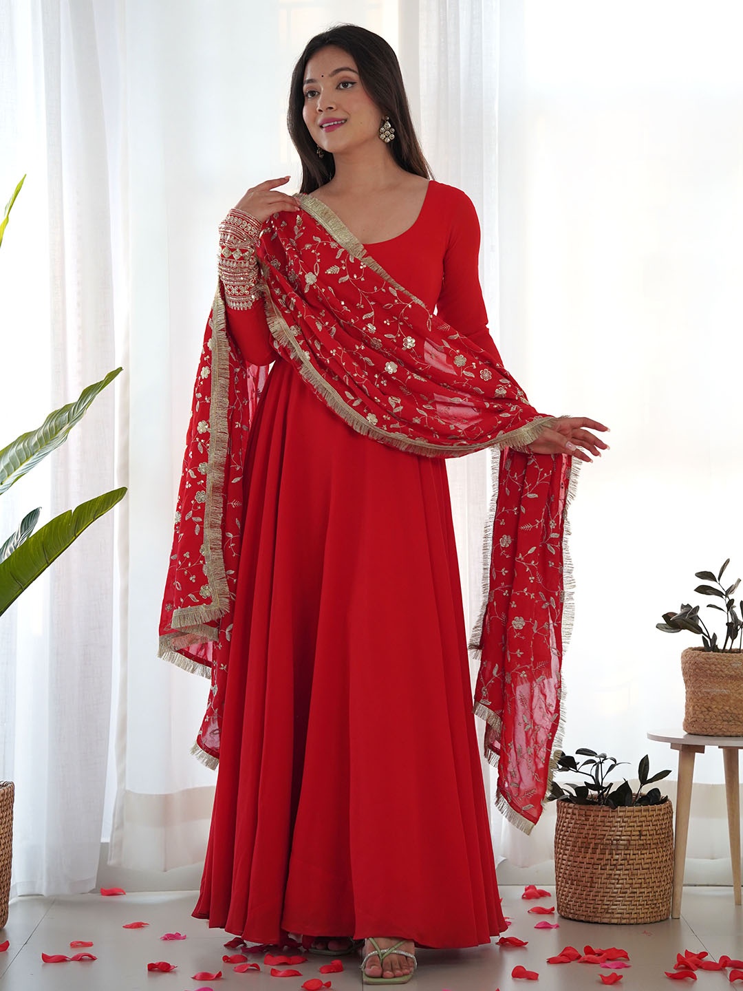 

LABELKBBRAND Round Neck Long Sleeves Anarkali Kurta With Trousers & Dupatta, Red