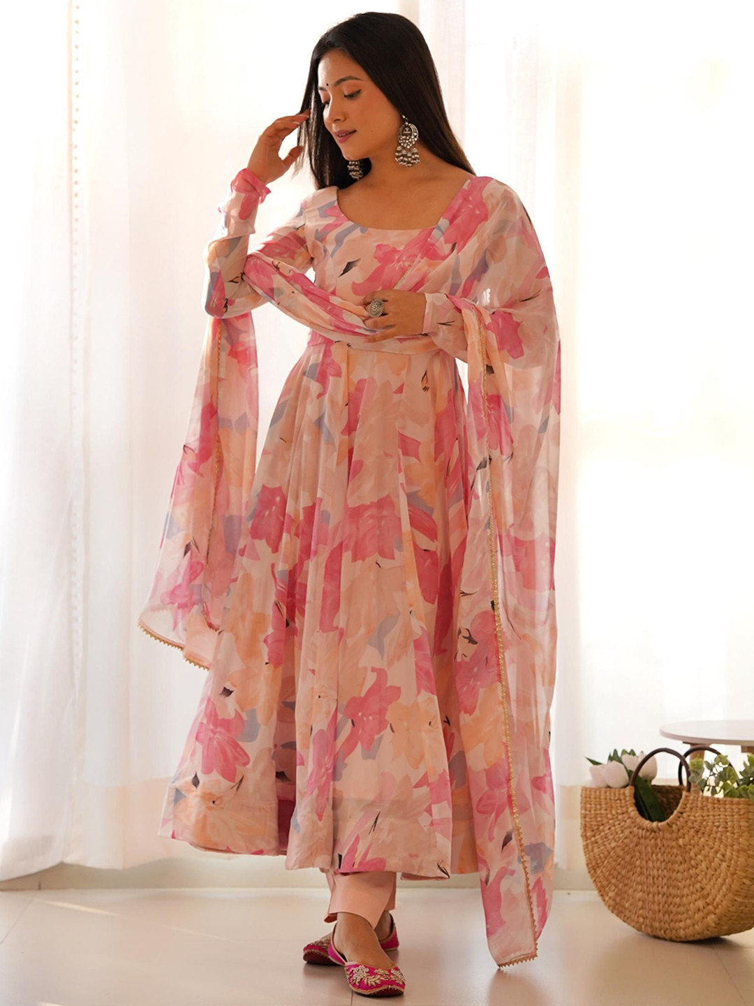 

LABELKBBRAND Women Floral Printed Regular Kurta with Trousers & With Dupatta, Pink