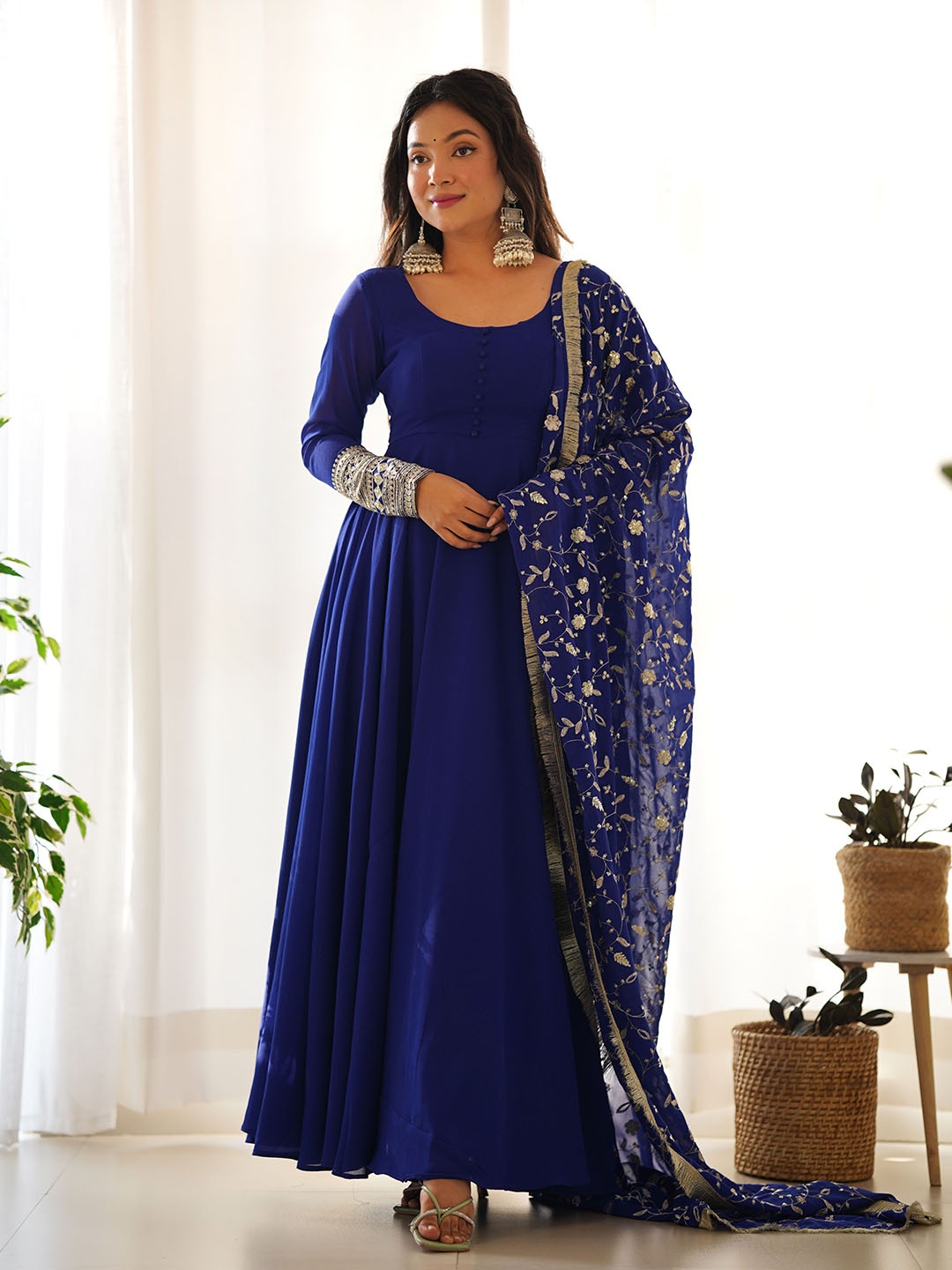 

LABELKBBRAND Round Neck Long Sleeves Anarkali Kurta With Trousers & Dupatta, Blue