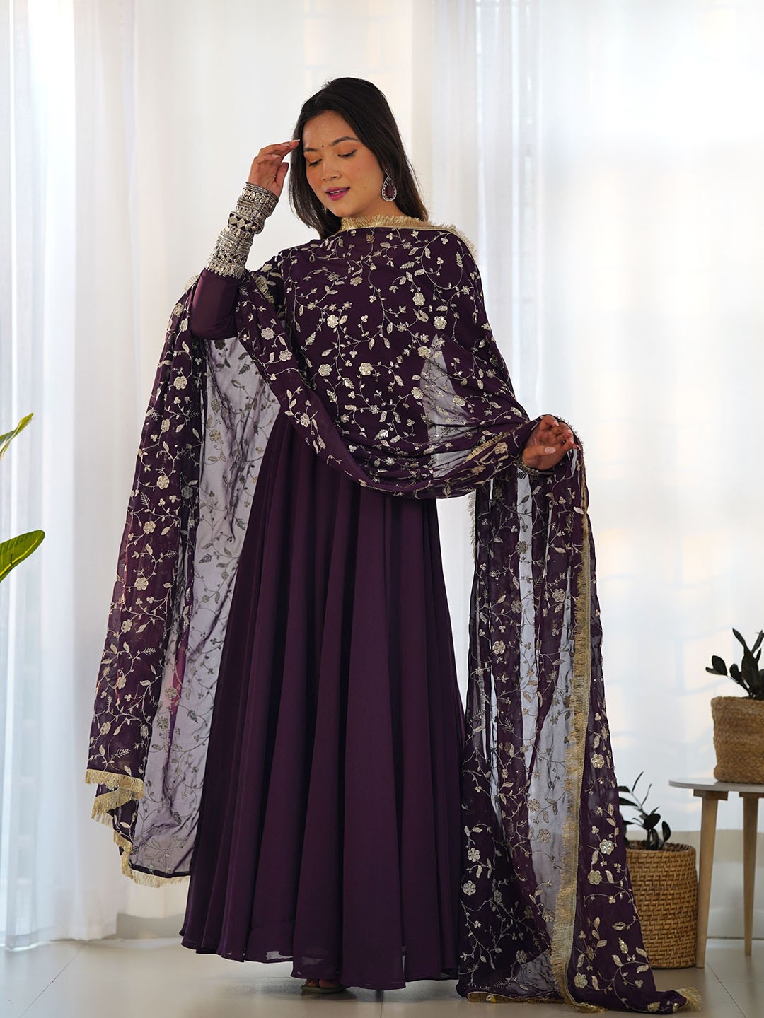 

LABELKBBRAND Round Neck Long Sleeves Anarkali Kurta With Trousers & Dupatta, Purple